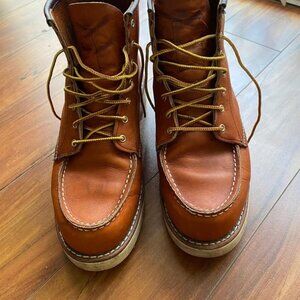 Red Wing Heritage size Women 10 (wide)